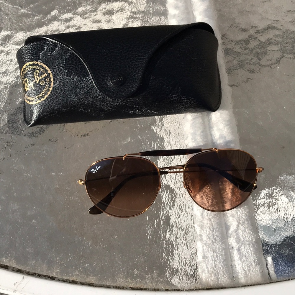 ALMOST PERFECT RAYBANS WITH CASE!!!!🤩🤩🤩
